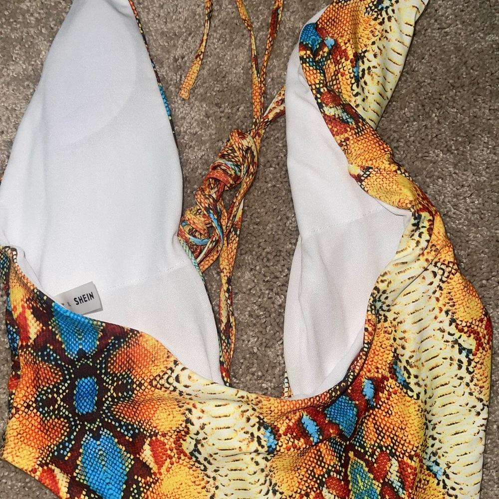One piece - Picture 2 of 3